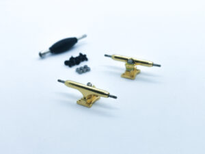 Product picture of gold fingerboard trucks 32mm