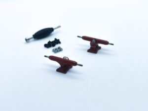 product picture of red fingerboard trucks 32mm